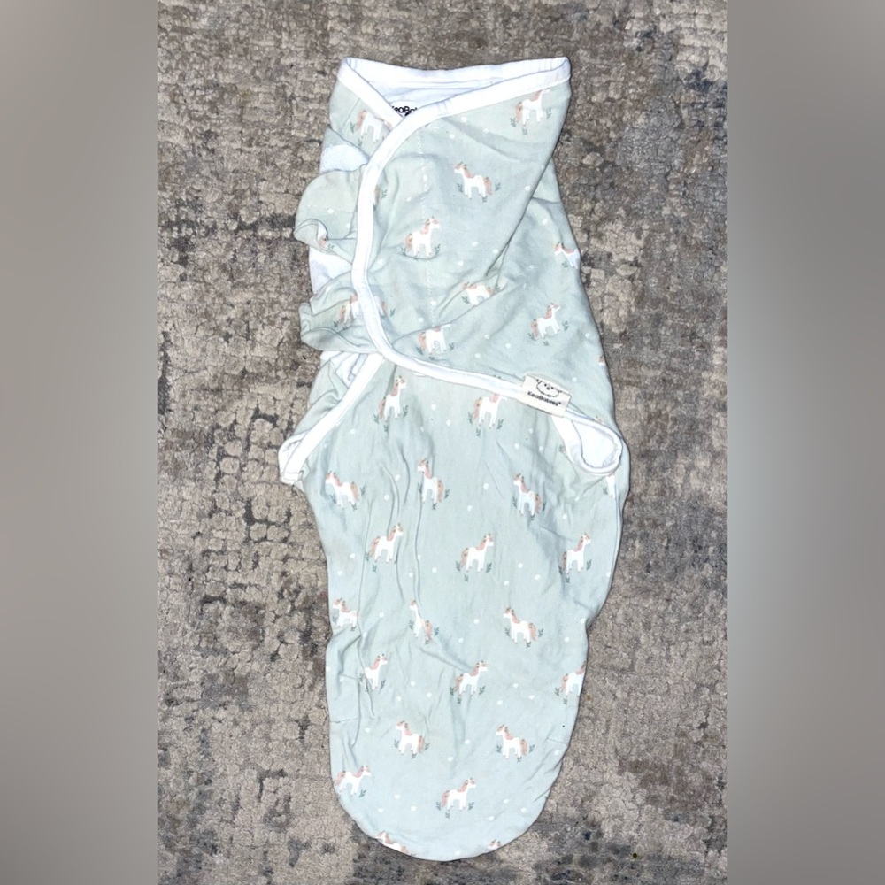 KeaBabies Velcro unicorn swaddle size 0-3 months